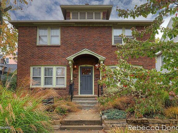 2nd image of 607 Atwood St NE