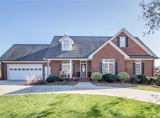 2926 Weatherfield Dr, Lincolnton, NC 28092