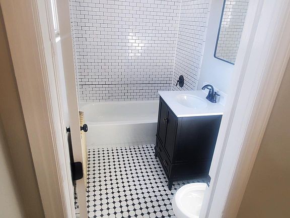 2nd image of 160 Fillmore St Floor 1
