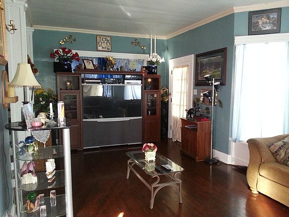 Living Room have high celing