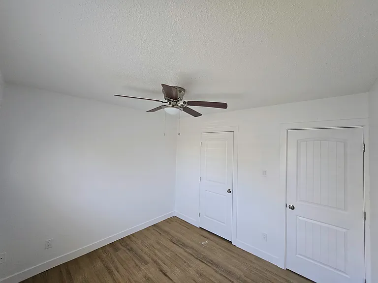 5623 W Myrtle Ave — Photo 14