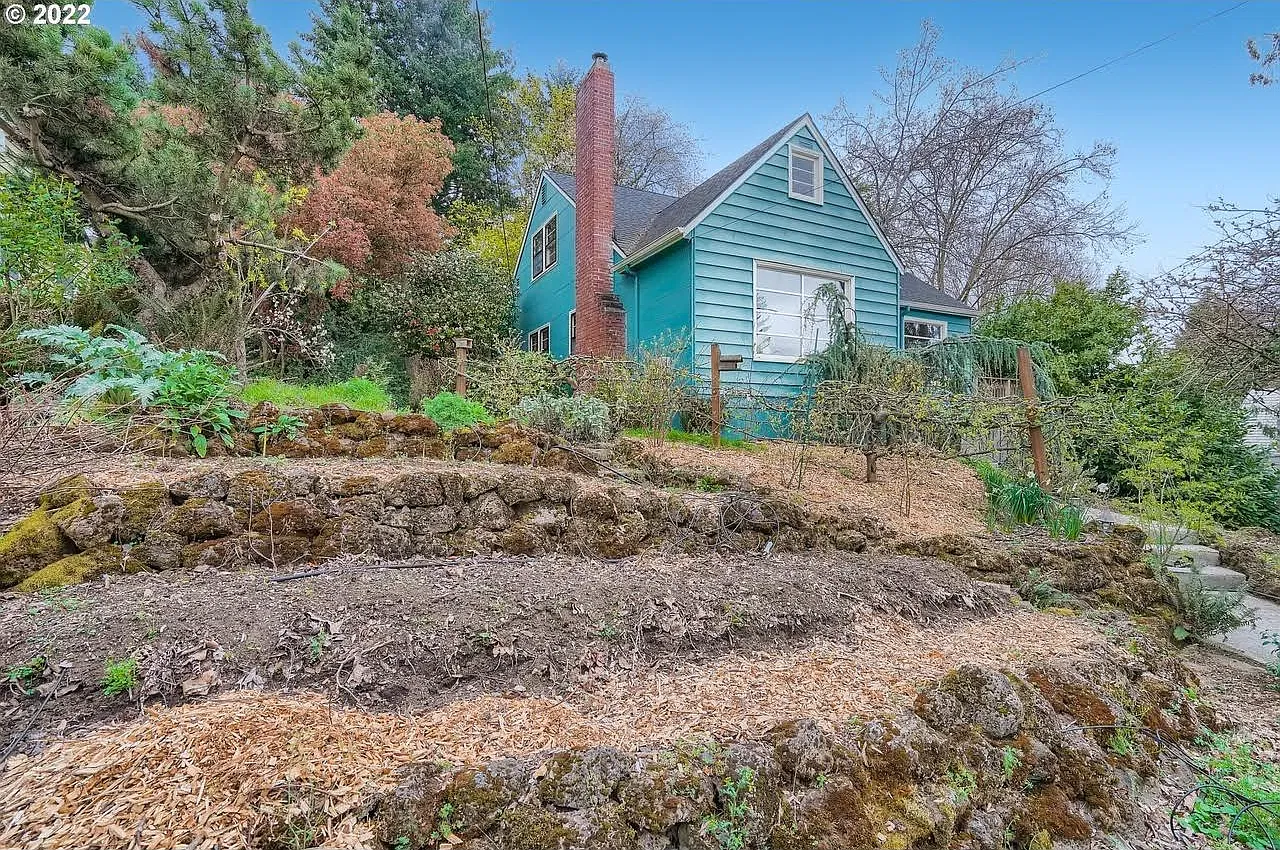 4030 NE 19th Ave — Photo 2