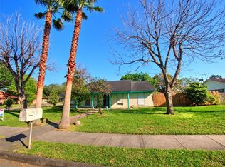 403 Travis St, Webster, TX 77598