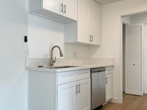 3rd image of 817 4th St APT 303