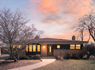 216 Briar Dr, Wilmette, IL