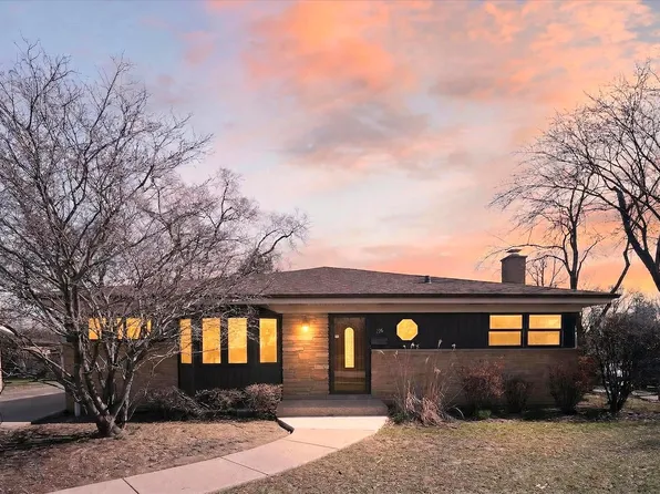 216 Briar Dr, Wilmette, IL 60091