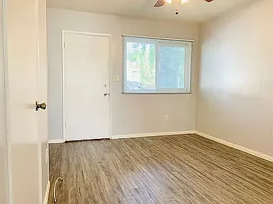 1527 Linwood St #2 — Photo 3