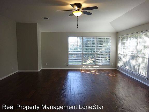 3rd image of 2049 Saint Andrews Dr