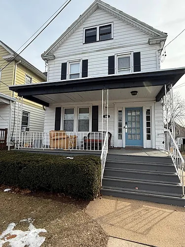 98 Huntington St Photo 1