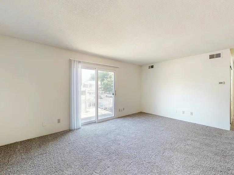 Sherwood Glen — Photo 73