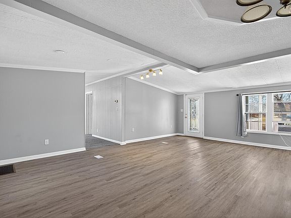 5th image of 1622 Lancaster Rd