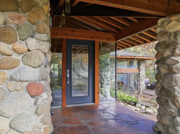 436 Thomas ROAD, Wales, WI 53183