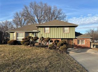 812 NE Mulberry St, Lees Summit, MO 64086