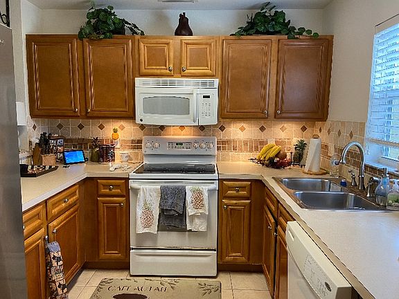 2nd image of 9051 Gervais Cir #15