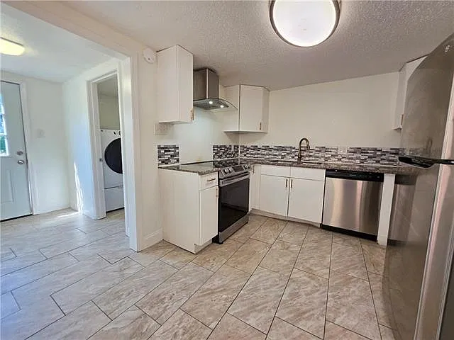 4 bed, 3.0 bath, 1933 sqft, $2,800 — Photo 4