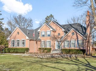 130 Carriage Trl, Barrington, IL 60010
