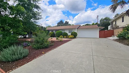 657 Aurora Dr Photo 1