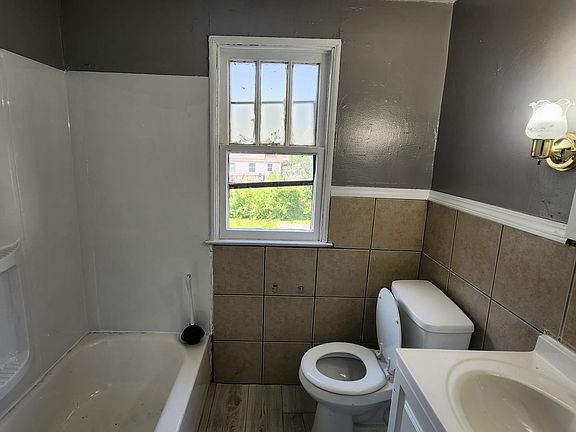5th image of 344 Millicent Ave