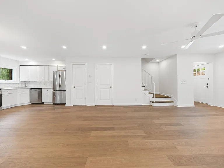 32 College St #2 — Photo 10