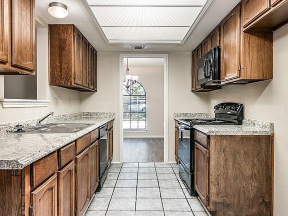 4th image of 13823 Briarmeadow St