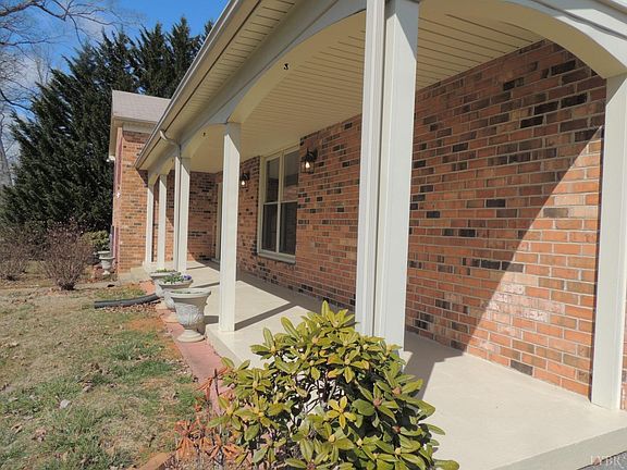 4th image of 157 Forest Ave