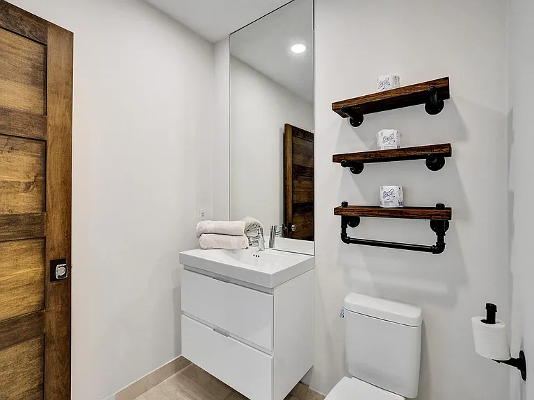 17301 Biscayne Blvd — Photo 38