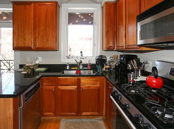 3rd image of 3711 N Southport Ave APT 2