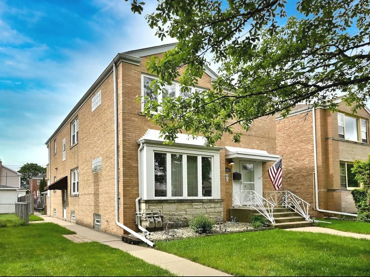 3 bed, 1300 sqft, $2,300 — Photo 1