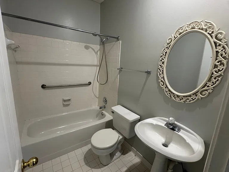 1450 Crenshaw Pl S — Photo 5