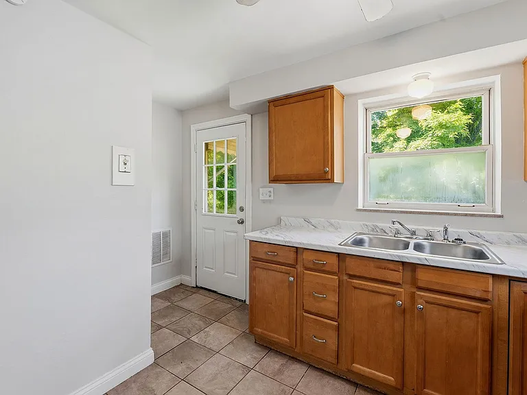 4220 Viewland Dr — Photo 9