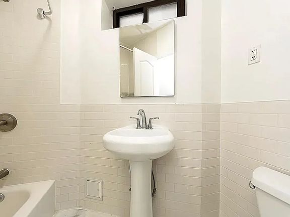 4th image of 262 Saint James Pl #O1a