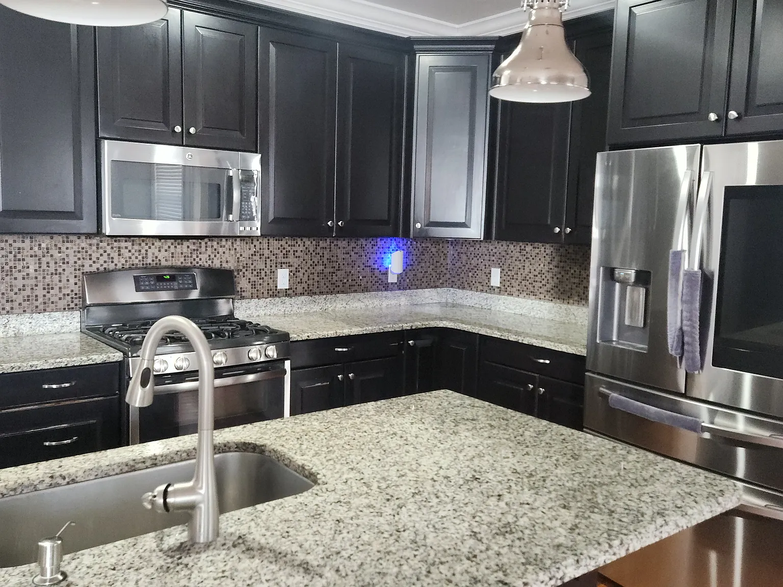 3 bed, 2.5 bath, 1665 sqft, $2,500 — Photo 3