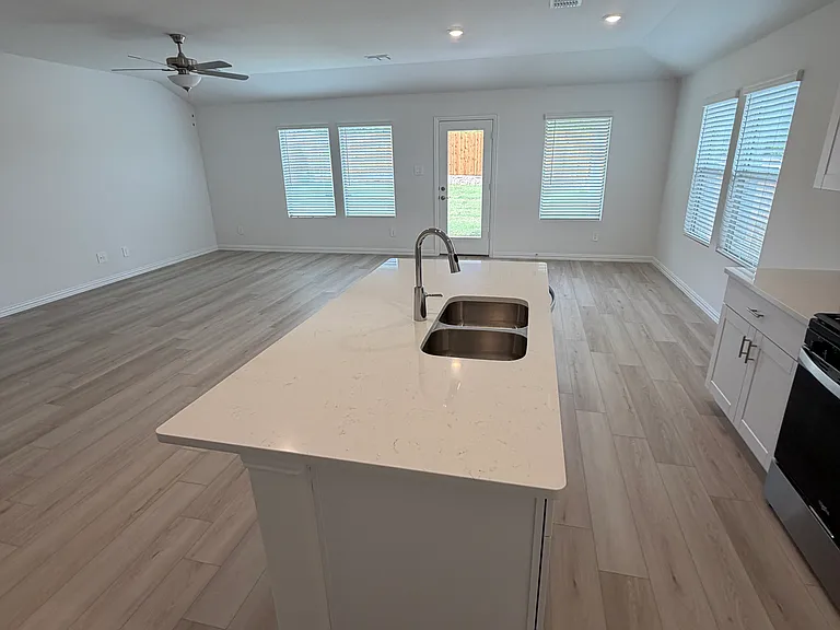 2203 Rannoch St — Photo 15