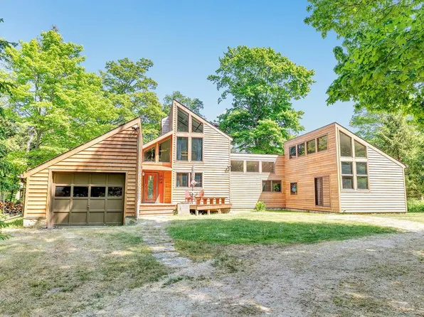 150 Hemlock Dr, Washington Island, WI 54246