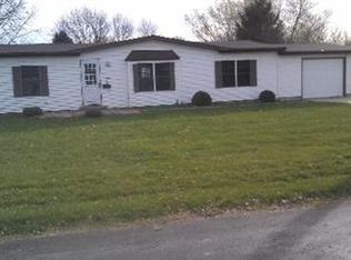 424 W 5th St, Gilman, IL 60938
