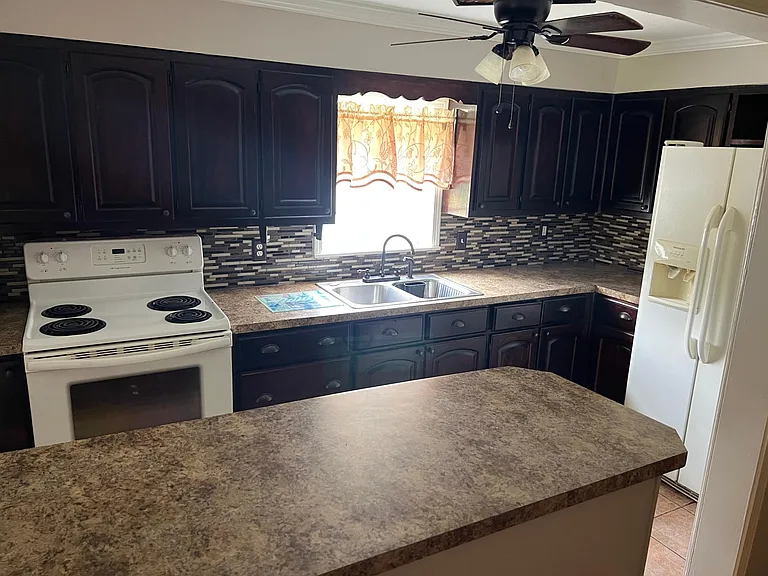 1714 Polk Ave — Photo 5