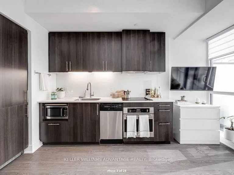 508 Wellington St W #505 — Photo 5