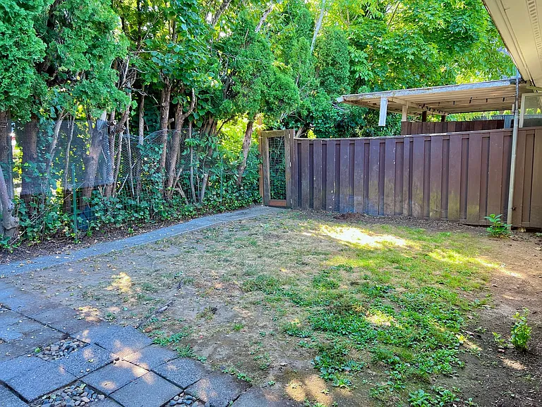 300 Lincoln St — Photo 16