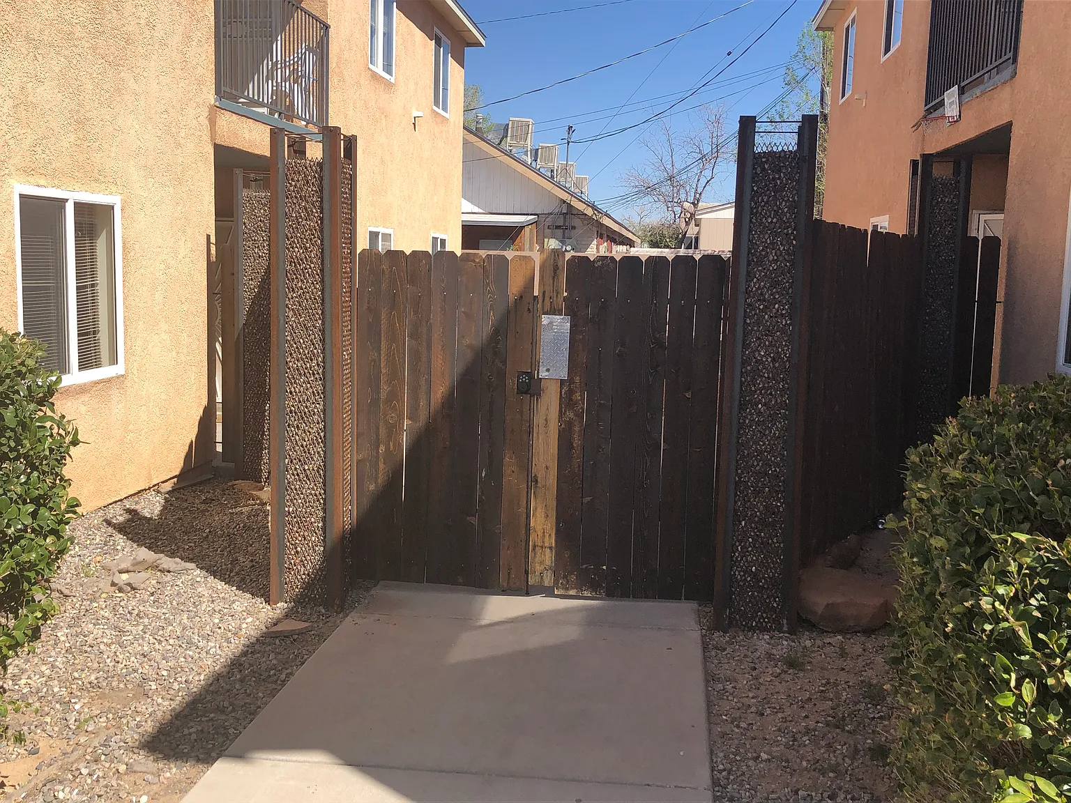 Modern 2 Bedroom Ridgecrest Charmer — Photo 3
