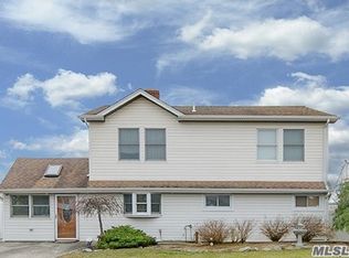 24 Deep Ln, Wantagh, NY 11793