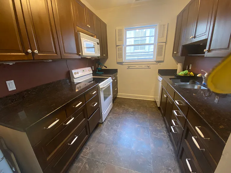 213 E Hall St #C — Photo 12