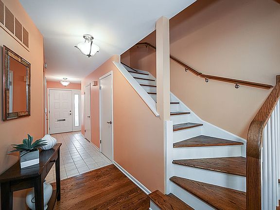 2nd image of 40 N Park Blvd
