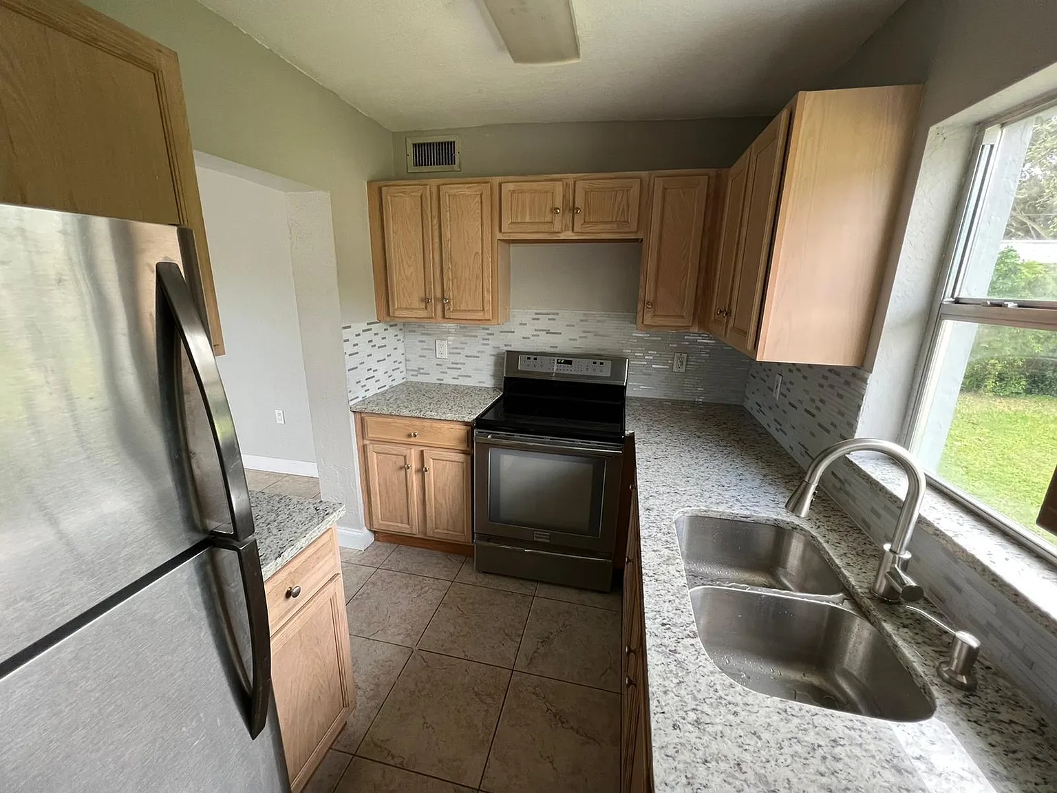 2 bed, 2.0 bath, 856 sqft, $2,500 — Photo 2