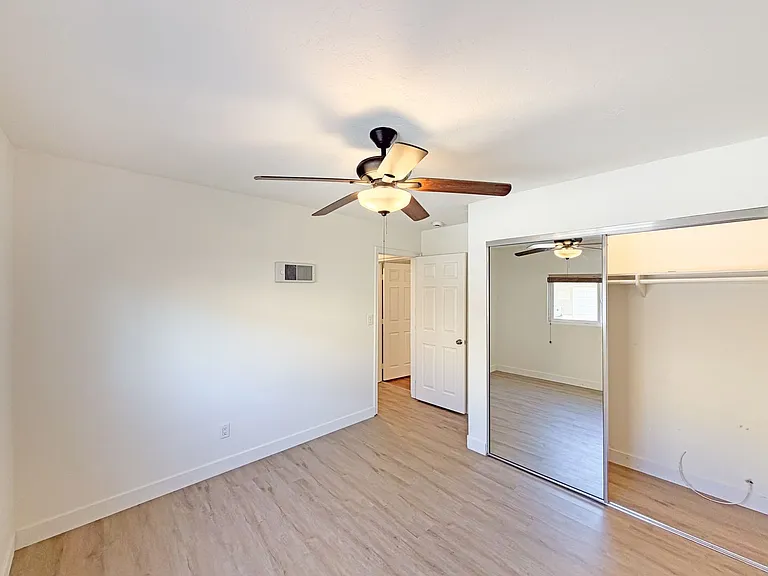 4230 48th St #6 — Photo 6