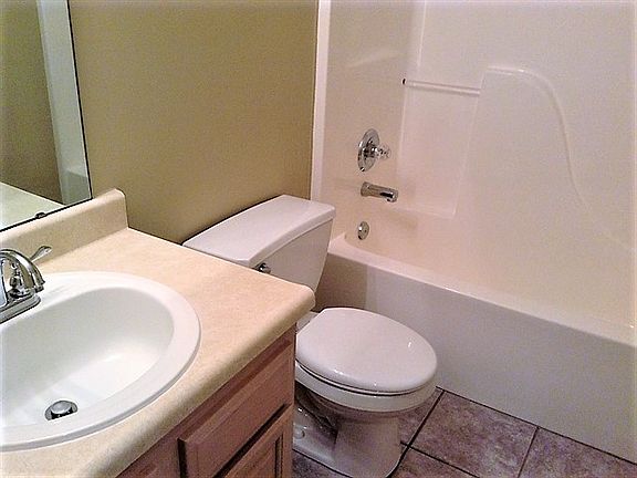 5th image of 423 Cahill Ln