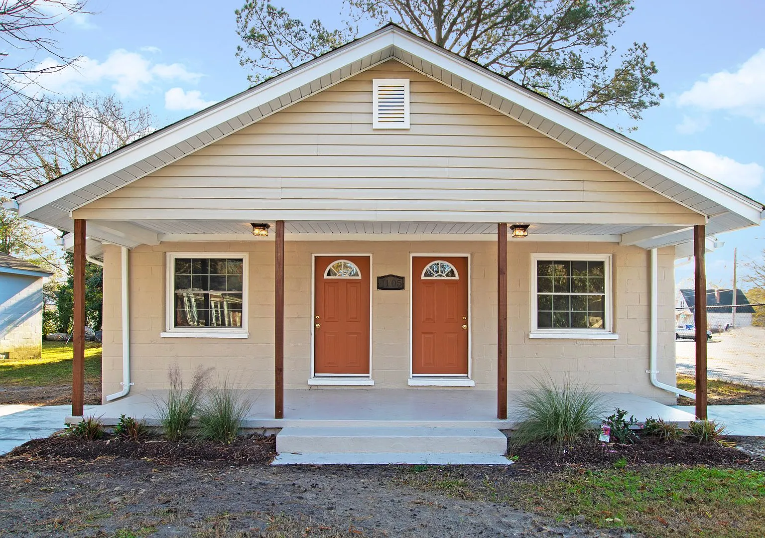 1105 SW Sauls St — Photo 1