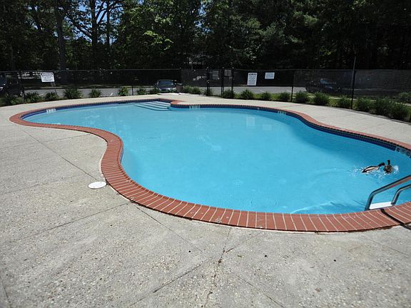 3rd image of 593 Garfield Ave APT 15