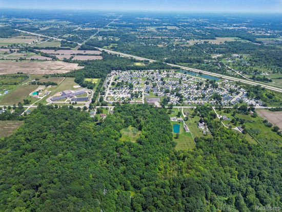 5296 County Line Rd, Lenox, MI 48048