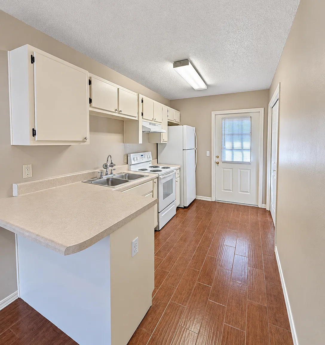 2 bed, 1.0 bath, 814 sqft, $1,125 — Photo 3