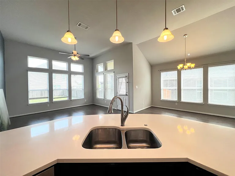 613 Palmilla St — Photo 18